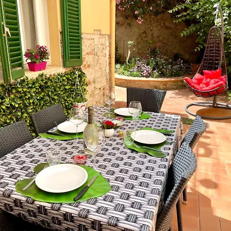 Santa Croce Garden Apartment