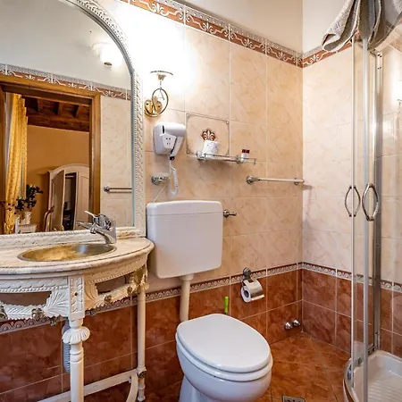 Katti House - Florence's Center