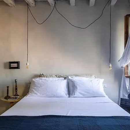 La Maison At The Old Bridge Apartment