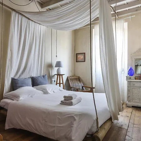 Apartment La Maison At The Old Bridge Florence