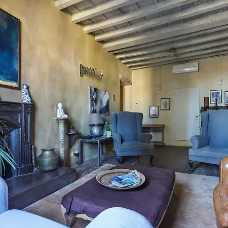 La Maison At The Old Bridge Apartment