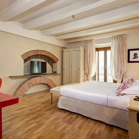 Grand Cavour Hotel