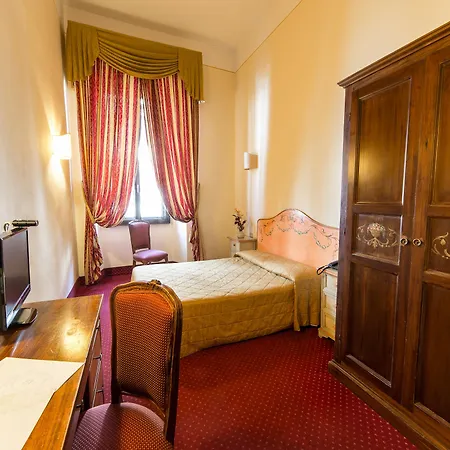 Paris Szálloda 3*