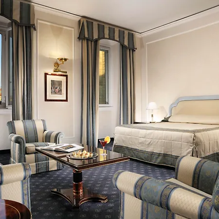 Hotel De La 4*