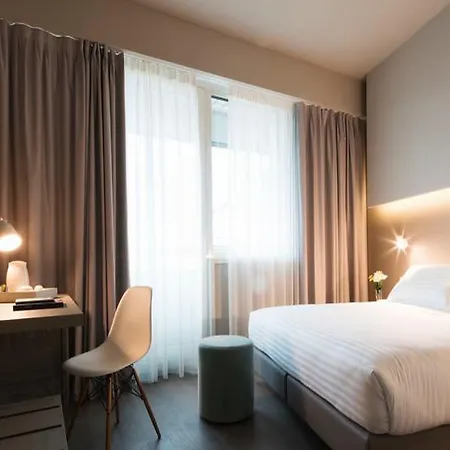 Glance In Hotel 4*