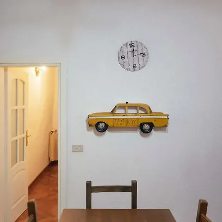 The Pitti Courtyard Apartment