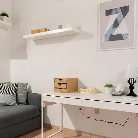 Apartment 2 Next To A Market And Piazza Santa Croce - Homeunity