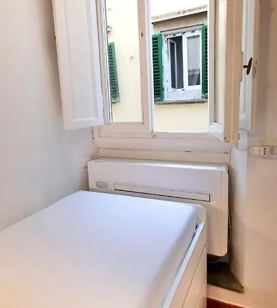 Andrea - Sweet Dreams In Apartment Florenz