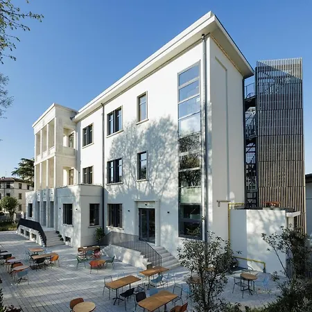 Yellowsquare Ostello *