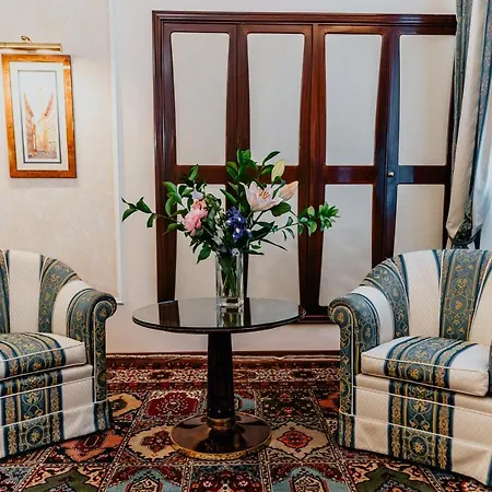 De La Hotel 4*