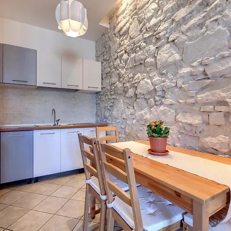Liberta Charming Flat At The Center Gates Apartment