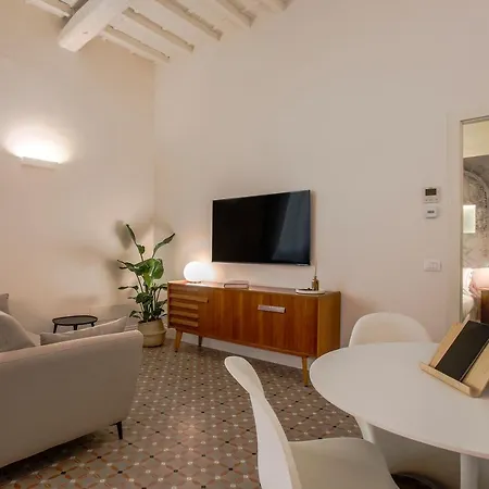 Apartment Seggiole Boutique Iris Florence