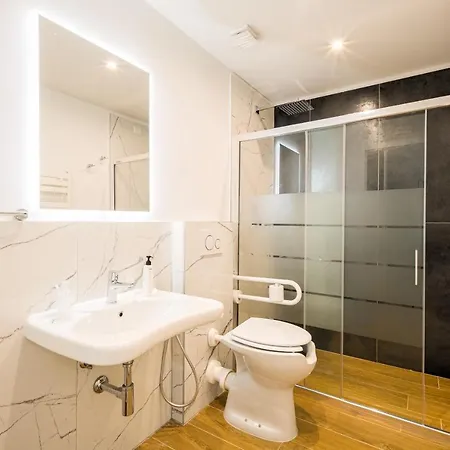 Отель Bijou Roof Terrace 3*