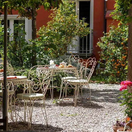 Bed & Breakfast Secret Garden *
