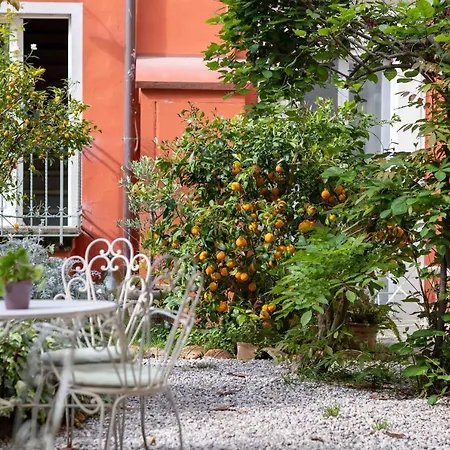Bed & Breakfast Secret Garden