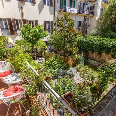 Bed & Breakfast Secret Garden