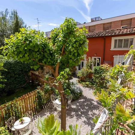 Secret Garden Bed & Breakfast *