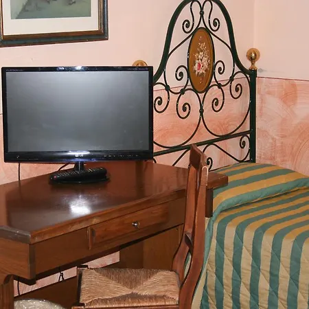 فندق مونيكا 2*
