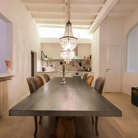 Florence- Chandelier Apartment Florence
