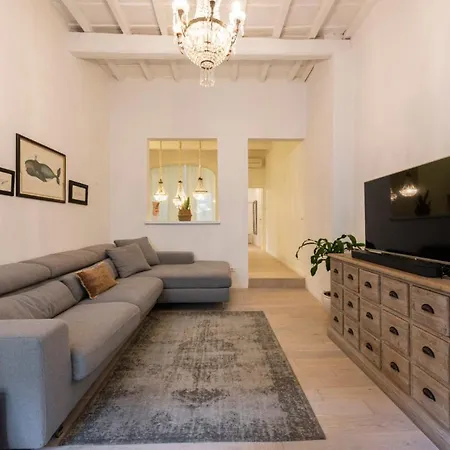 Apartment Florence- Chandelier *