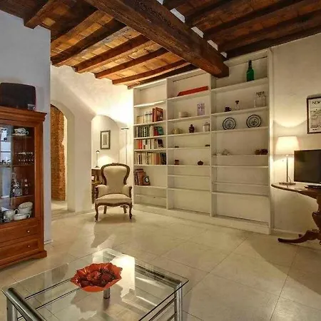 Apartment Il Tulipano With Patio