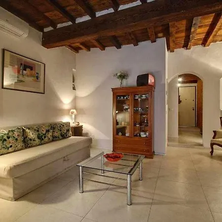 Apartment Il Tulipano With Patio Florence