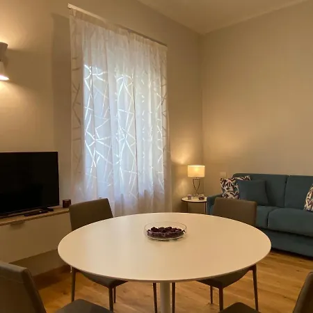 Apartment Chic Boutique *