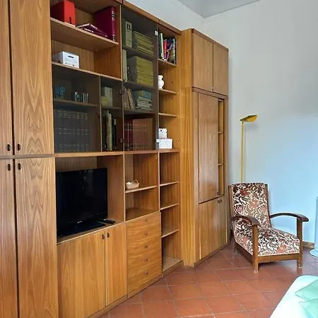 Soffiano Flat - 15 Mins From The Old Town Centre *