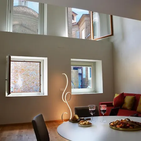 Apartment Chic Boutique *