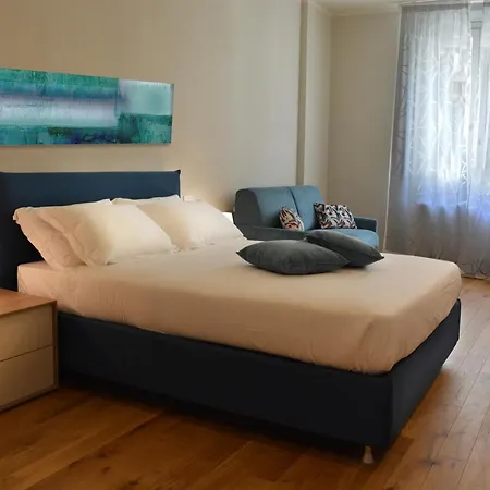 Apartment Chic Boutique *