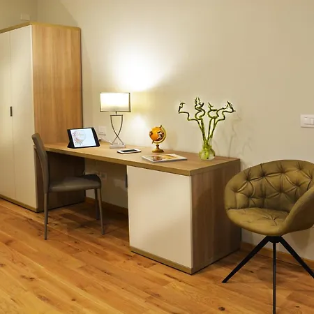 Apartment Chic Boutique *