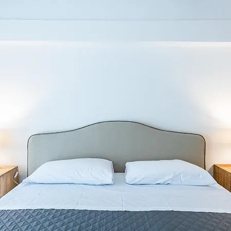 Santa Monaca Suites *