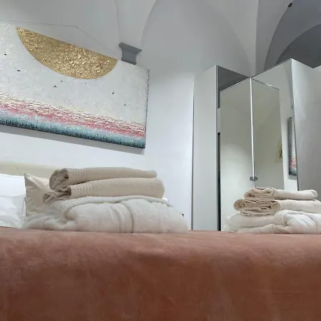 Unique And Antique Apartment Florence