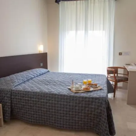 Auto Park Con Ristorante Interno E Grande Parcheggio Gratuito Hotel 3*