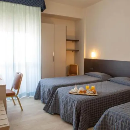 Auto Park Con Ristorante Interno E Grande Parcheggio Gratuito Hotel 3*