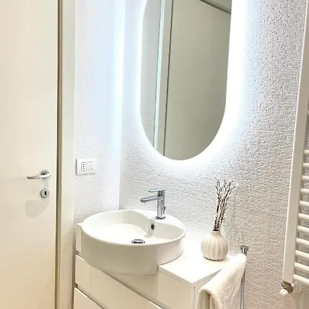Casa Cavour White Apartment *