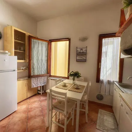 Il Giglio Bianco Apartment *