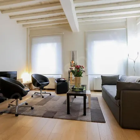 Apartment Caseospitali - Maison Dolcevita Elegante Bilocale A Due Passi Dall'arno Florence