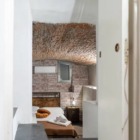 Urban Loft Apartment *