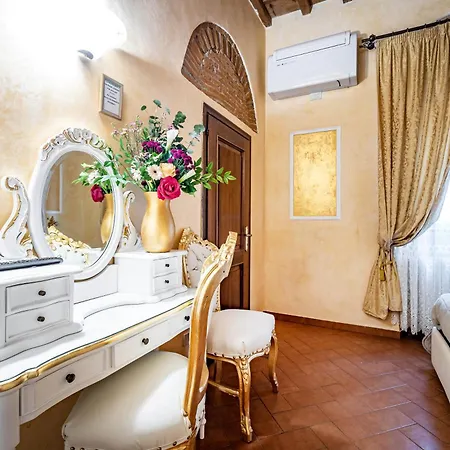 Katti House - Florence's Center بيت ضيافة