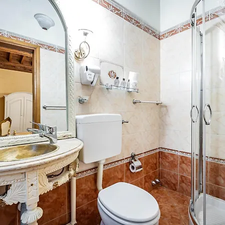 Katti House - Florence's Center 2*