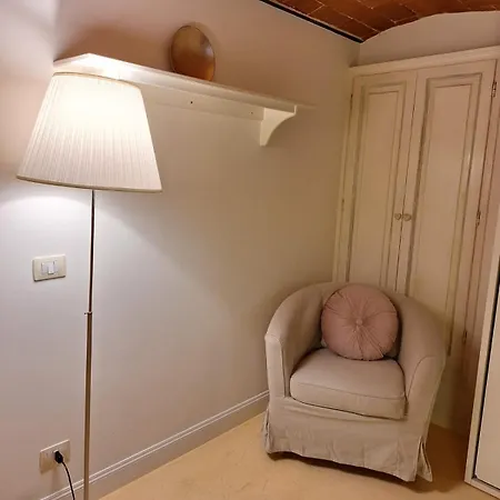 Cozy & Charming Florentine Hideaway By Oteego Firenze