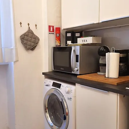Renovated Central Apartment *