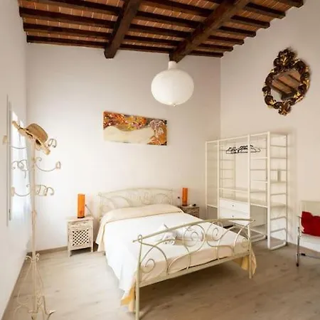Keys Of Italy - Maytreya - Albero 2 - Train Station Two Bedroom Flat 2nd Floor Apartment
