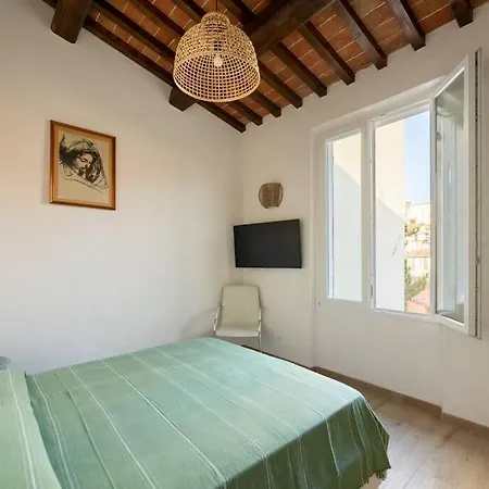 Apartment Keys Of Italy - Maytreya - Albero 2 - Train Station Two Bedroom Flat 2nd Floor