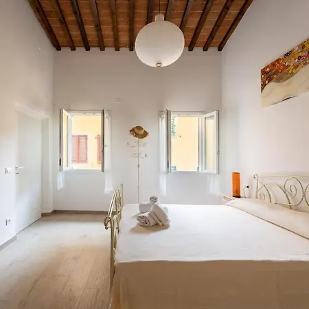 Apartment Keys Of Italy - Maytreya - Albero 2 - Train Station Two Bedroom Flat 2nd Floor *