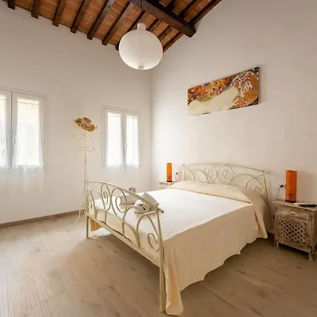 Keys Of Italy - Maytreya - Albero 2 - Train Station Two Bedroom Flat 2nd Floor Apartment