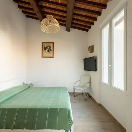 Apartment Keys Of Italy - Maytreya - Albero 2 - Train Station Two Bedroom Flat 2nd Floor *