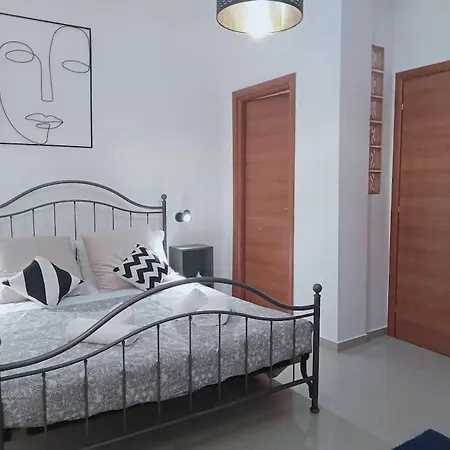 Nazionale B - Two Bedrooms Nearby Central Station