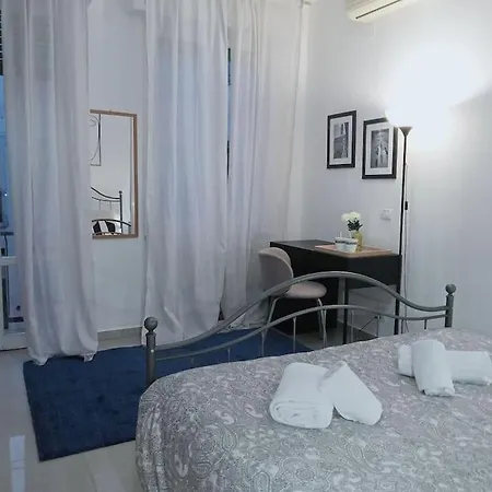 Nazionale B - Two Bedrooms Nearby Central Station Apartment Florence